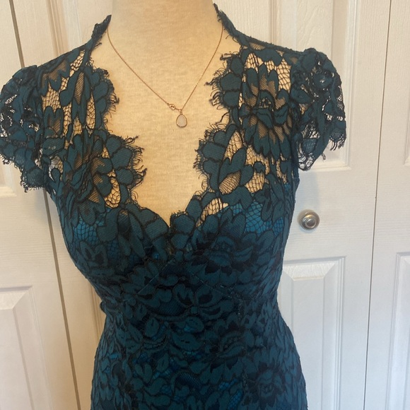 Beautiful Eliza J formal gown - Picture 2 of 10